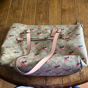 NWT Coach Gallery Beige and Pink Women's Bag